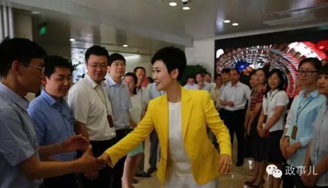 　　李小琳与中电国际员工告别