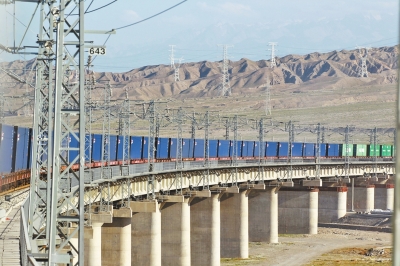 郑州在新亚欧大陆桥当中的位置非常关键，郑欧班列为国际货运提供了便利。记者许俊文摄影