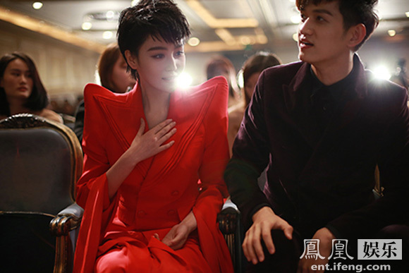 《重生》张馨予再穿花袄争艳韩彩英