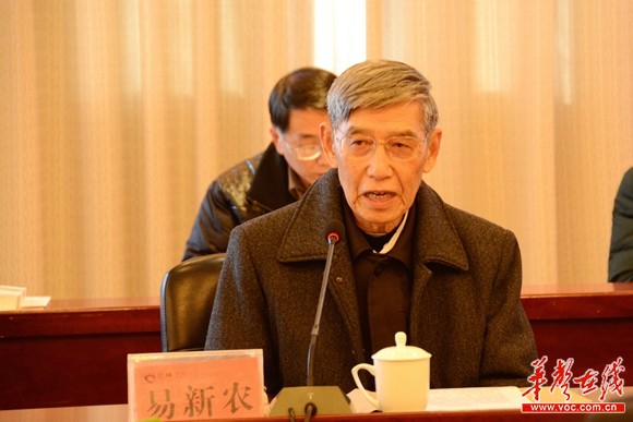 　《近代藏书家王礼培》作者之一、中山大学教授、王礼培外孙易新农在发言。