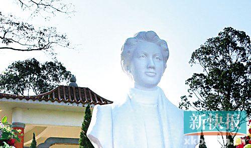 ■广州银河园,红线女雕塑。(郑迅/摄)