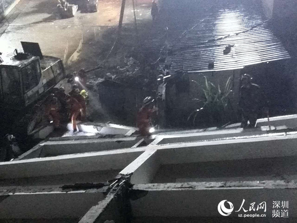 深圳光明新区山体滑坡救援现场。（光子健 摄）