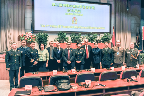 中欧中青年军官班学员合影留念(梁良 摄）