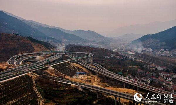 湖北麻阳高速木子店枢纽互通宛如蛟龙出渊|高