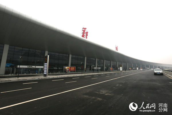 郑州机场二期扩建工程投入运营