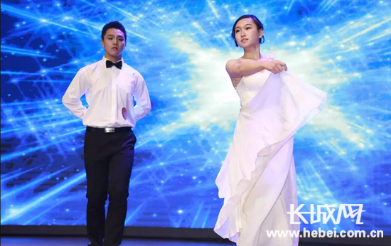 第七届交谊舞大赛。邱文韬 摄