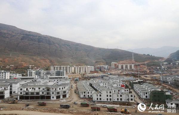 鲁甸县龙头山镇甘家寨集中安置点一角。人民网 虎遵会 摄