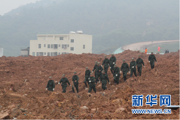 深入核心区域搜救。