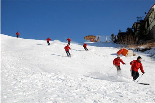 秦皇古道滑雪场。图片来源网络