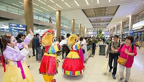 韩为明年首位入境外国游客备厚礼 庆旅游年开