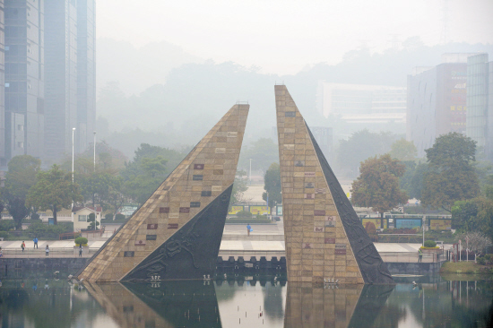 雾霾罩羊城|阴天|阵雨