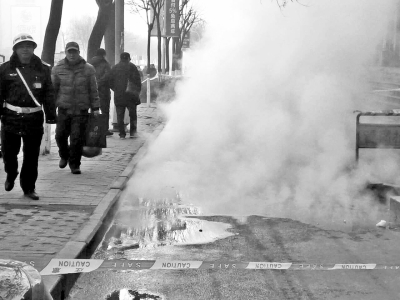 热蒸气铺天盖地,整条街像大浴池|爆管|主管道