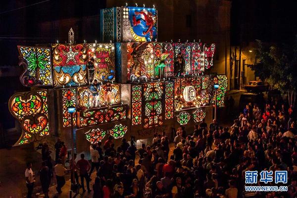 古巴小镇花车歌舞迎新年(组图)|庆祝|古巴