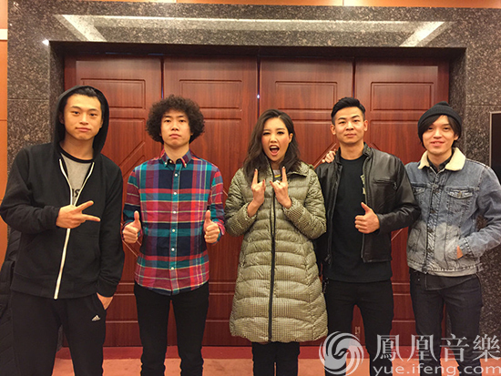 A-Lin应邀亮相南京 师弟隔壁团乐队同台首秀|A