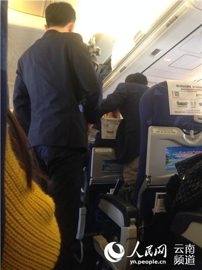 图为施救现场 人民网 薛丹 摄