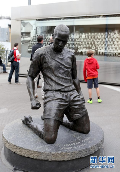 亨利的雕像 图片来源:新华网