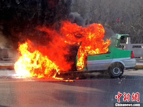 西安一出租车起火自燃|出租车|自燃