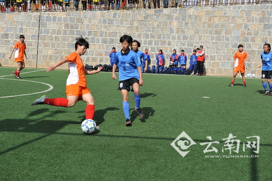 中国女足U15北京大连队到云南泸西乡村中学开