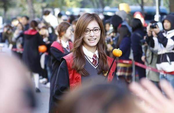 周子瑜无端卷入政治风波,她未来的演艺之路添了许多变数。(图/达志影像)图片来源:台湾《中时电子报》