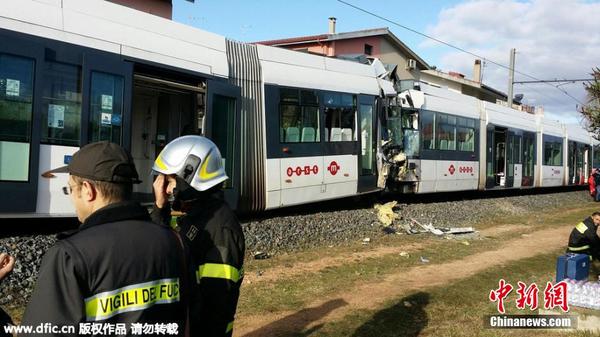 意大利卡利亚里两列地铁相撞 造成约30人受伤