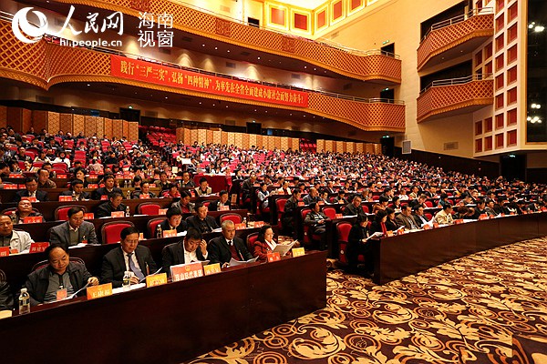 海口市第十五届人大七次会议现场