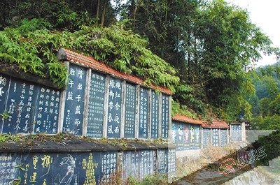 一碗水碑林一角。