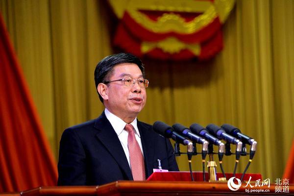 1月25日上午,北京市第十四届人民代表大会第四次会议举行第三次全体会议,北京市人大常委会主任杜德印作工作报告。人民网 孟竹摄