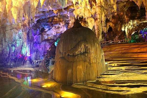 广西自治区 德保县 吉星岩风景区