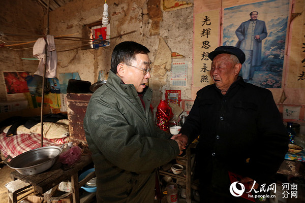 人民日报社副社长张建星看望86岁老党员