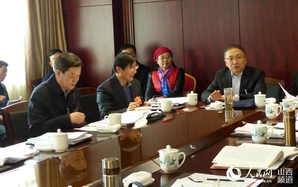 薛延忠与县政协主席共同讨论政府工作报告|全