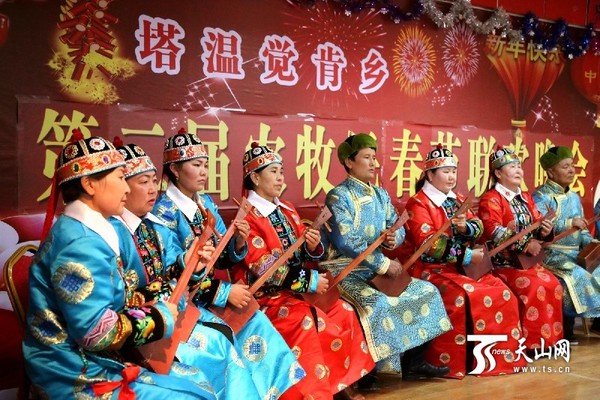 蒙古族传统乐器托布秀尔助阵迎新春晚会。