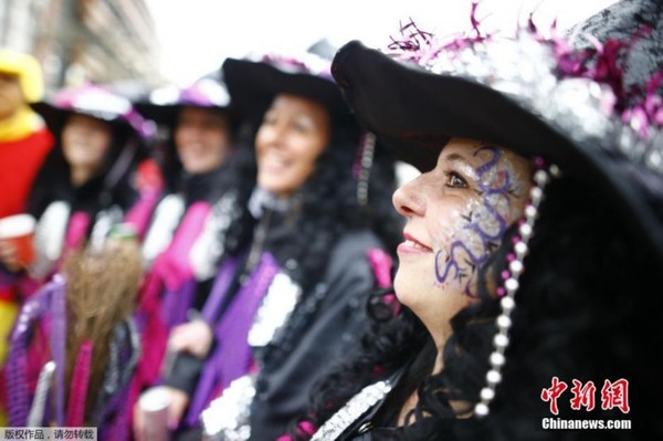 当地时间2月4日，“女性狂欢节”在德国科隆举行。据悉，这一活动标志着狂欢季的开始。