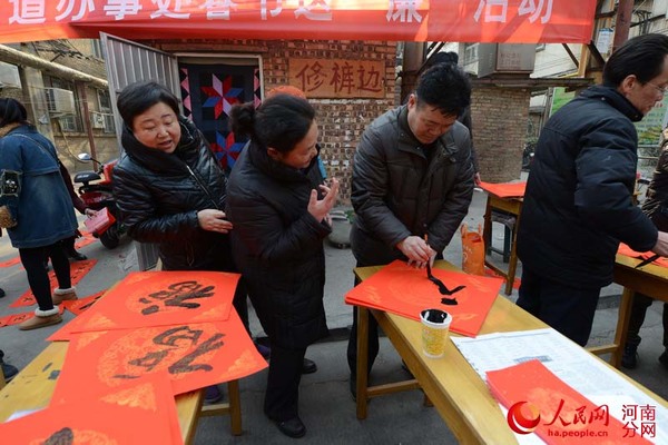 “老师,我再要两副”