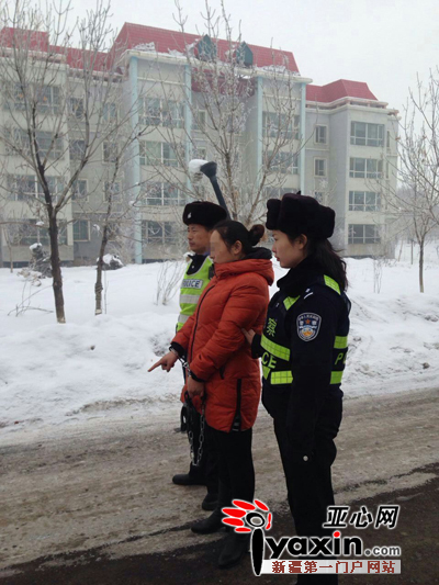 犯罪嫌疑人在案发现场指认。