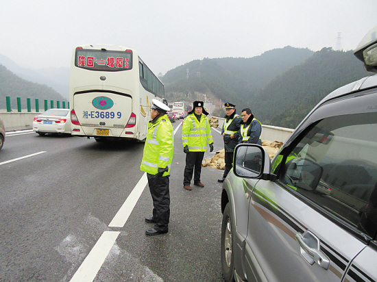 为什么叫二广高速收费站 54e4c776-7460-471a-8981-c4b235cb64e4_size188_w550_h412.jpg