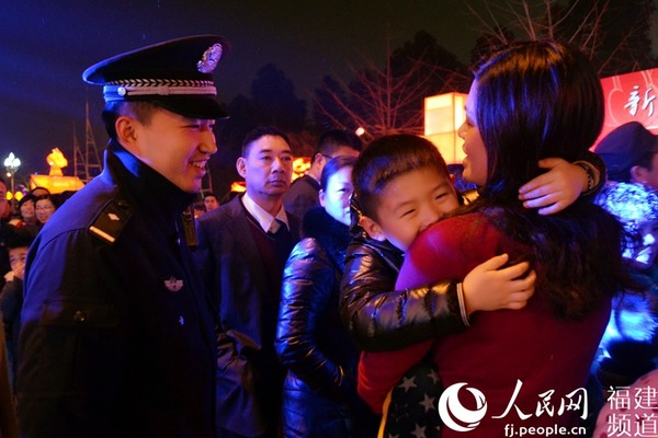 谢谢警察带我找到妈妈