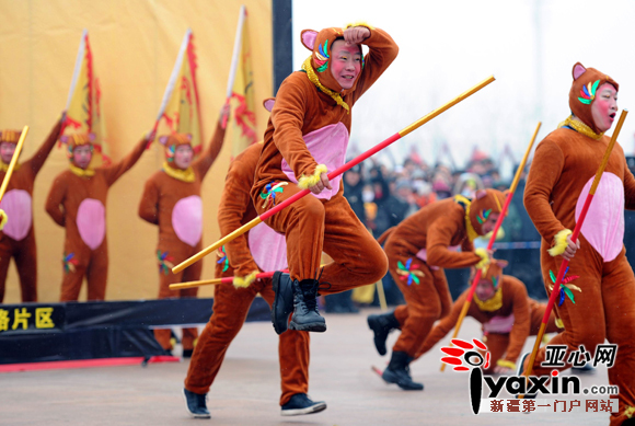 米东区的社火已有多年,已经成为各族群众喜闻乐见的民间文化活动。全媒体记者 马元 摄