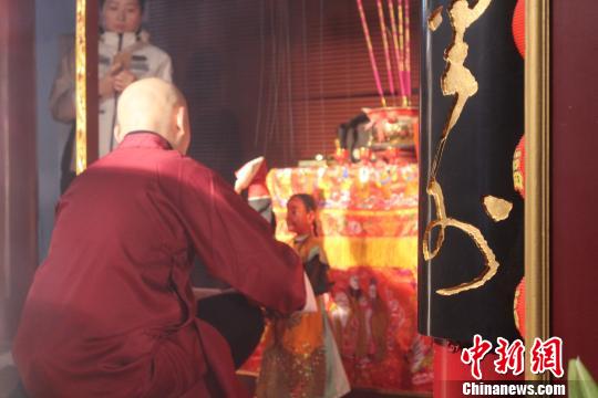 图为戏神祭拜仪式。　廖静　摄
