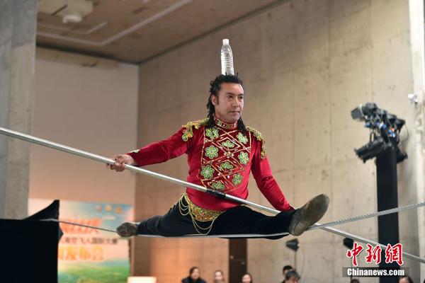 空飞人大赛启幕 顶尖高手PK走钢丝|意大利人|飞