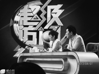 访谈节目被拍在沙滩上 真人秀还会远吗