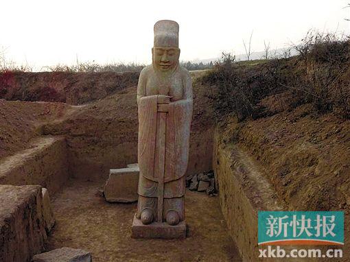 ■唐中宗陵前出土一批石刻 曾立无字碑。