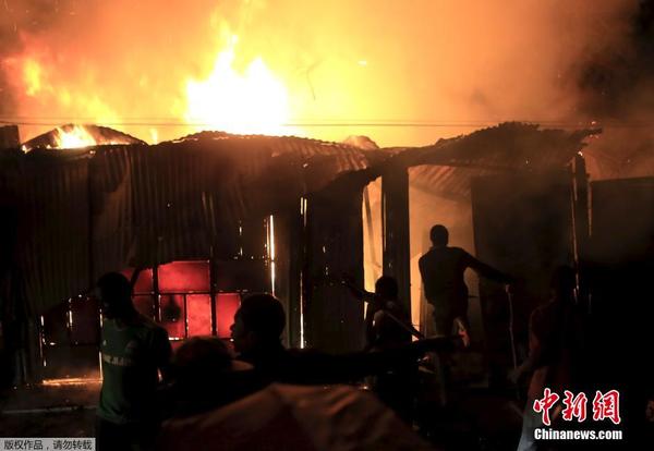 肯尼亚一平民窟发生高压气瓶爆炸火势凶猛|内