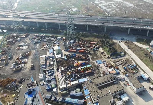 张江镇川杨河规划绿化带高压线下违法建筑大量存在