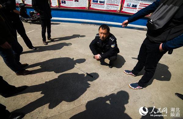 被黄石港警方抓获的邵某