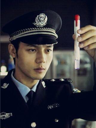 图为何盛东剧照