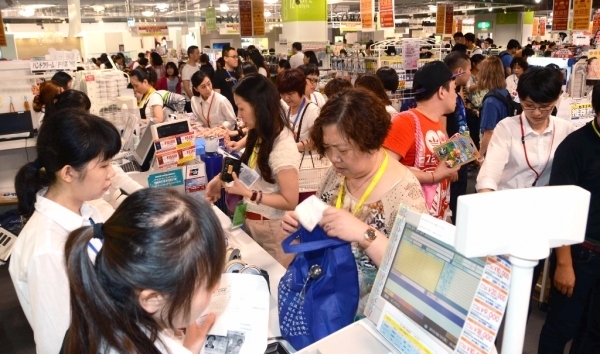 两名中国人涉嫌在日本做黑导游 收受回扣400多