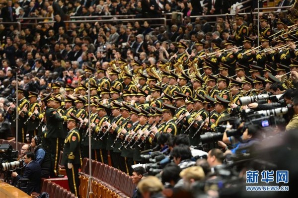 3月5日，第十二届全国人民代表大会第四次会议在北京人民大会堂开幕。这是军乐团高奏国歌。 新华社记者刘军喜摄