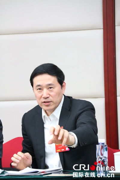 刘玉村委员:解决号贩子问题要提高挂号费诊疗