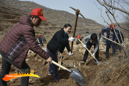 邯郸市委宣传部到涉县后池村开展党员志愿服务