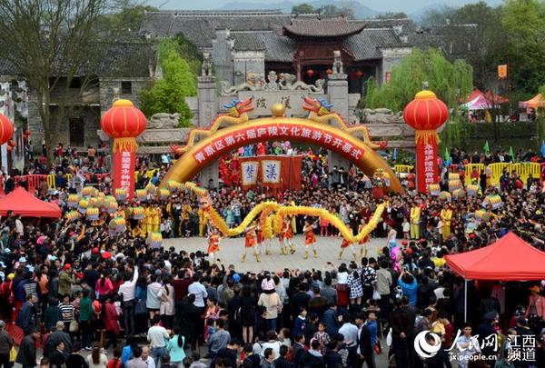 江西省吉安市青原区渼陂古村锣鼓喧天,热闹非凡,庐陵文化旅游节在正月